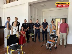 UMHCG doniralo mobilnu evakuacionu stolicu Službi zaštite i spašavanja Glavnog grada Podgorice