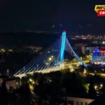 Most Milenijum i objekti u Kotoru u plavom svjetlu