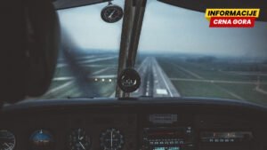 Vazdušni saobraćaj na aerodromu u Briselu bio je u subotu uveče prekinut oko pola sata