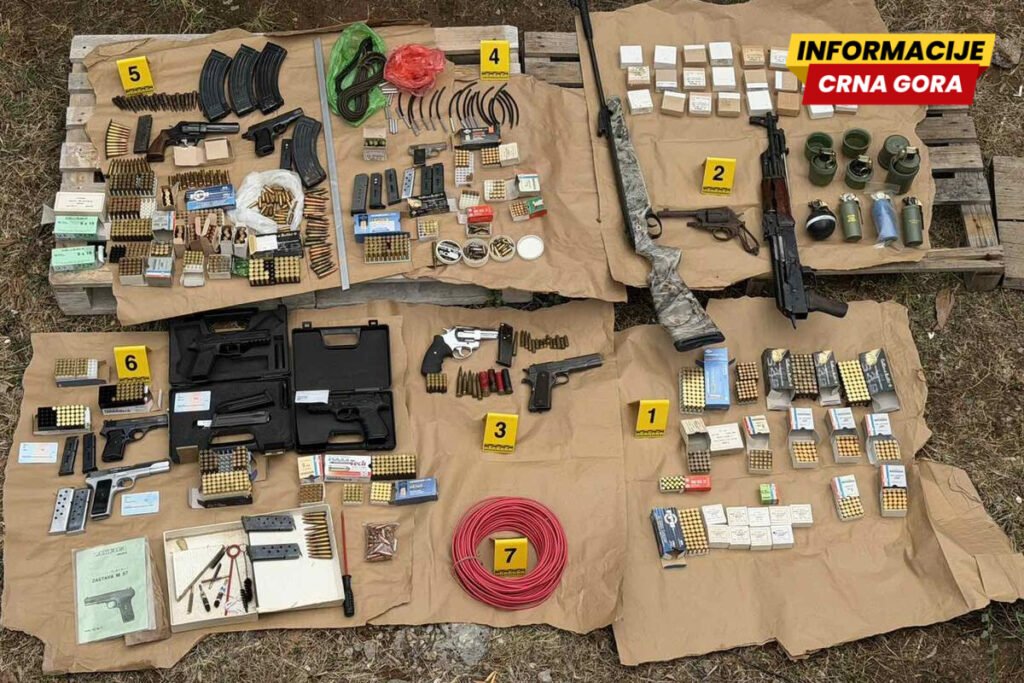 Policija je u Podgorici uhapsila tri osobe nakon pretresa porodične kuće u kojoj su